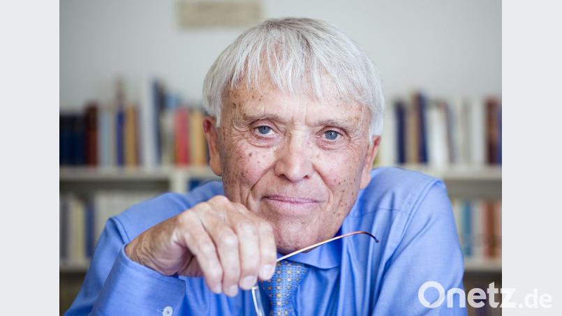 Es ist ruhig geworden um den Dichter. Doch vergessen ist Reiner Kunze nicht. In der deutschen Literatur nach dem Zweiten Weltkrieg stehen seine Werke als einzigartige Zeugnisse von Befindlichkeiten im geteilten Deutschland. Am 16. August wird er 85. obs/Hanns-Seidel-Stiftung/Juergen Bauer