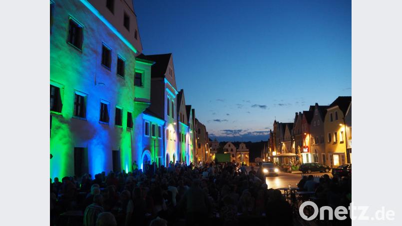 Atmosphäre, Spezialitäten, Wetter, Musik und die Kulisse des Stadtplatzes. Beim Zoiglfest zur 800-Jahr-Feier der Stadt passt alles. krb