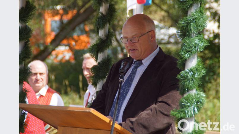 Leitender Baudirektor Henner Wasmuth begrüßte die Teilnehmer an diesem Festakt beim Ortsteil Muggenthal. mmj