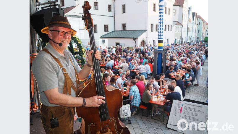 Atmosphäre, Spezialitäten, Wetter, Musik und die Kulisse des Stadtplatzes. Beim Zoiglfest zur 800-Jahr-Feier der Stadt passt alles. krb