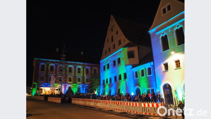 Atmosphäre, Spezialitäten, Wetter, Musik und die Kulisse des Stadtplatzes. Beim Zoiglfest zur 800-Jahr-Feier der Stadt passt alles. krb