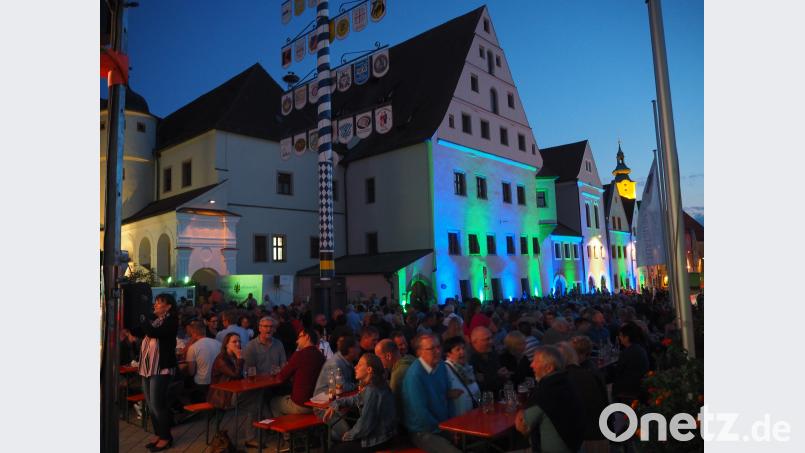 Atmosphäre, Spezialitäten, Wetter, Musik und die Kulisse des Stadtplatzes. Beim Zoiglfest zur 800-Jahr-Feier der Stadt passt alles. krb