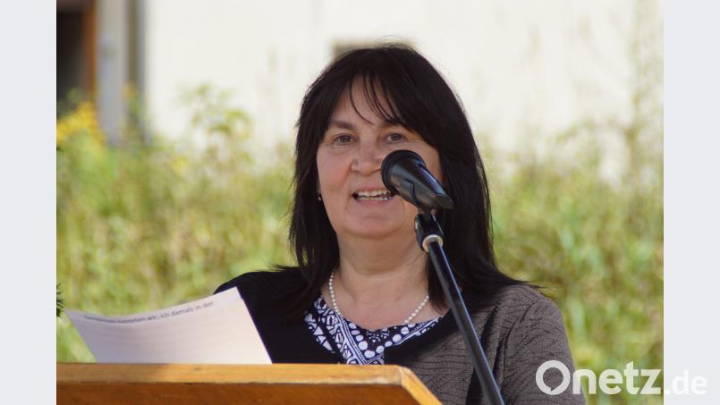 "Was langé währt, wird endlich gut!" - Mit diesem Spruch erinnerte Bürgermeisterin Birgit Höcherl an die jahrelangen Verhandlungen und Diskussionen über diesen Straßenabschnitt. mmj