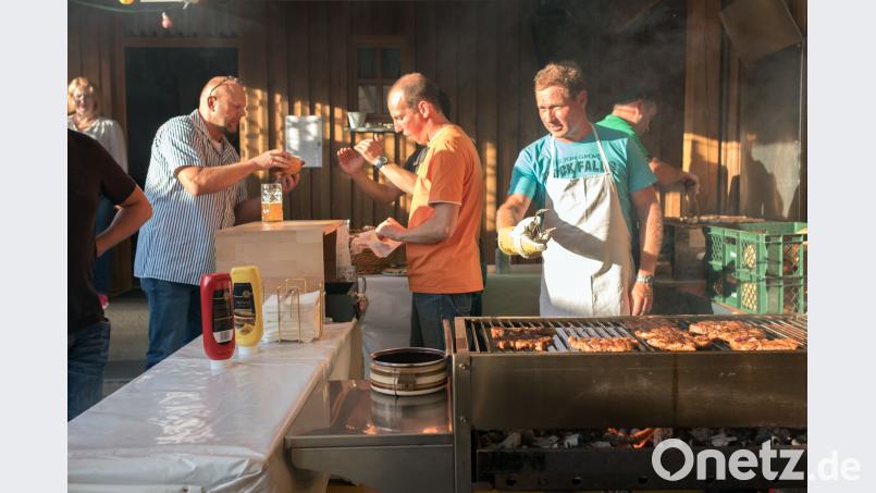 Gegrillte Würstl und Steaks mit Brezen und Semmeln ließen bei den Besuchern keine Wünsche offen. dtr
