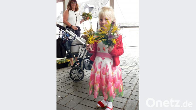 An Mariä Himmelfahrt verkaufte der Missionskreis Kräuterbuschen. Sie sollen, nach alter Tradition, Haus und Hof schützen. lep