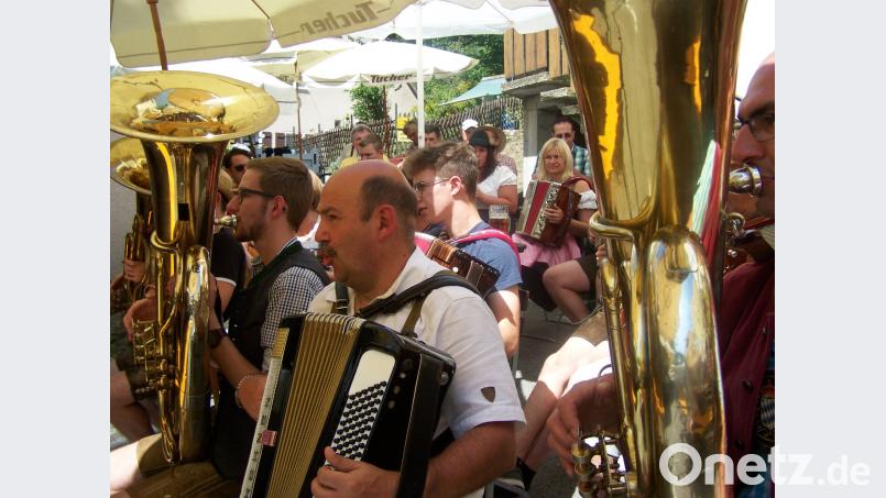 Teilansicht des Orchesters in Hirschbach bei der Noukirwa. rrd