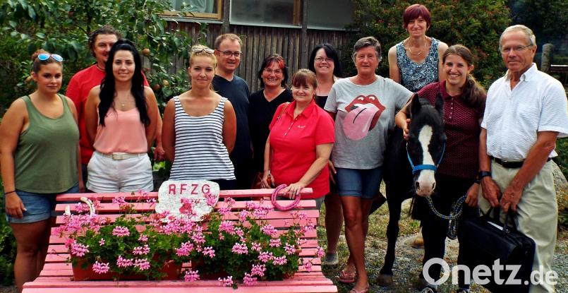 Die neue Führung der Moosbürger Pferdefreunde (von links): Svenja Horn, Carsten Kottwitz, Saskia Ruppert, Sabine Hero, Tobias Hammer, Beatrix Sünder, Manuela Legat, Ulrike Guttenberger, Sabine Koller, Vorsitzende Martina Trepkowski, Laura Trepkowski und Gernot Einöder. R. Kreuzer
