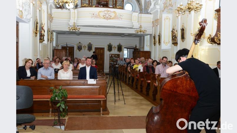 Die jungen Solisten zeigten perfektes Können am Kontrabass und durften sich der Bewunderung der Besuchers des Konzertes sicher sein. Walter Beyerlein