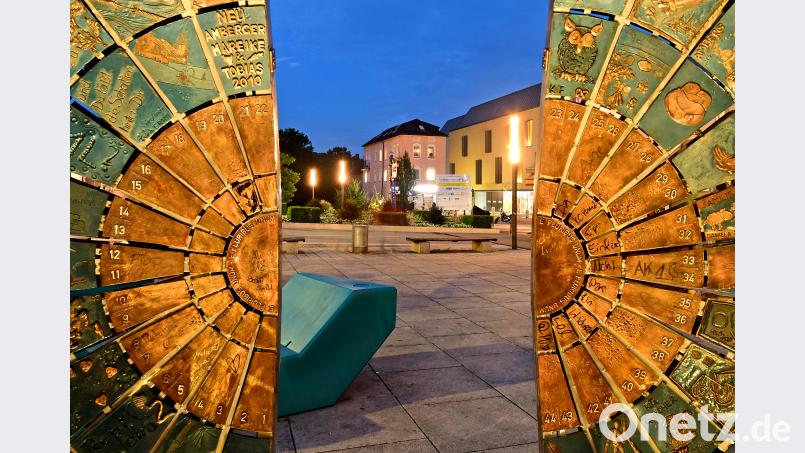 Blick vom Inneren der Bürgerskulptur nach draußen: Der Multifunktionsplatz in Amberg braucht einen Namen. Petra Hartl