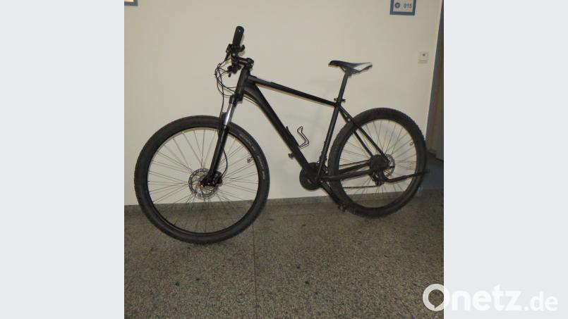 Dieses Mountainbike war wahrscheinlich dunkelgrau, ehe es der mutmaßliche Dieb umlackierte. exb/Polizei