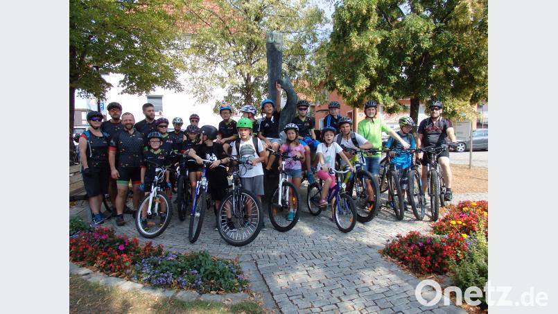 Die jungen Ferienradler der Concordia starten am Stadtbrunnen zur Schweinmühle. wrt