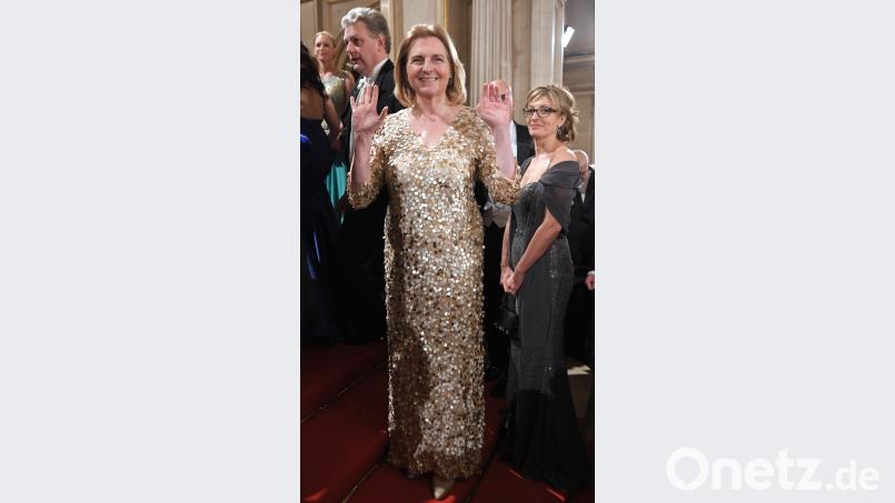 Mit offenen Armen wird Karin Kneissl, Außenministerin von Österreich, auch Putin bei ihrer Hochzeit begrüßen. Roland Schlager/APA/dpa
