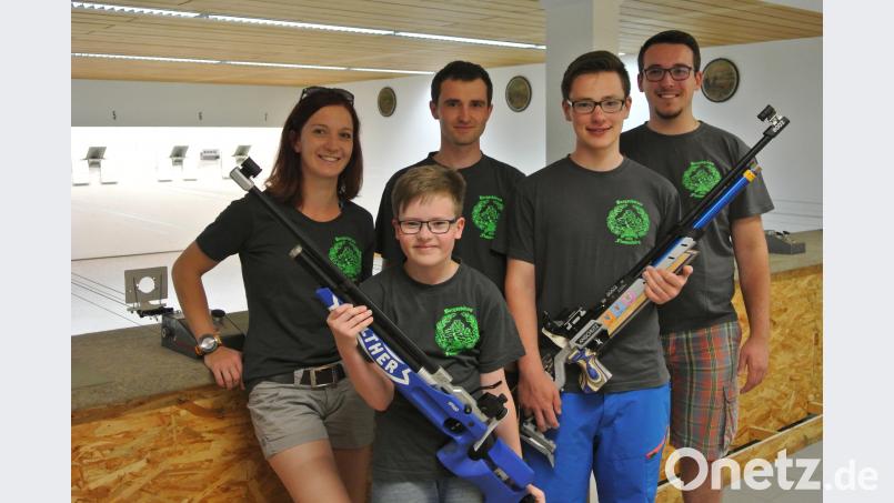 Anna Grundler, Luca Preisinger, Marco Vogl, Konstantin Sailer und Maximilian Sailer (von links) sind die erfolgreichen Burgschützen. jub