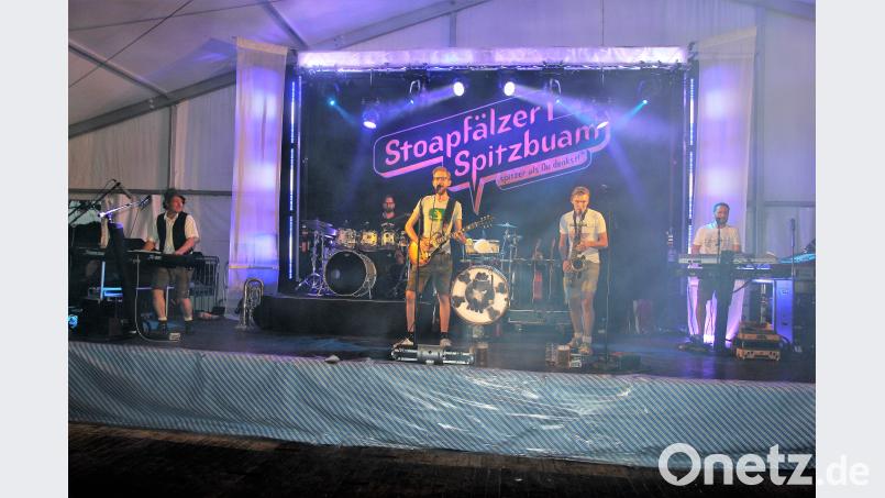 Die „Stoapfälzer Spitzbuam“ zogen bei der Schmidgadener Dorfkirchweih ein musikalisches Feuerwerk ab. ral