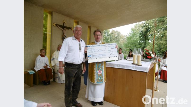 10 000 Euro für den Erhalt der Kirchen in der Pfarrei Hahnbach. mma