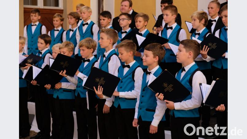 Die schneidigen Buben des „Jazep Medins“ aus Riga in Lettland gehören zu den führenden Knabenchören des Baltikums. Das Ensemble unter Leitung von Romans Vanags beweist bei den Speinsharter Sommerkonzerten internationale Klasse. do