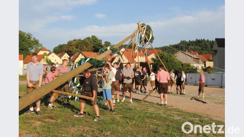 Am Samstag wird der Kirwabaum aufgestellt. ral