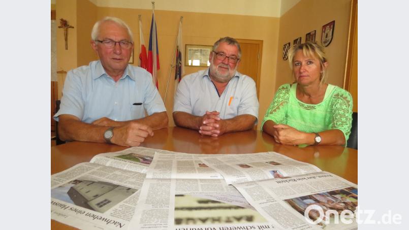 Bürgermeister Armin Schärtl (Mitte) und seine beiden Stellvertreter Kurt Koppmann (links) sowie Heidi Eckl (rechts) bezogen Stellung zu Vorwürfen zum Verkauf einer städtischen Immobilie an eine Stadträtin. Tietz