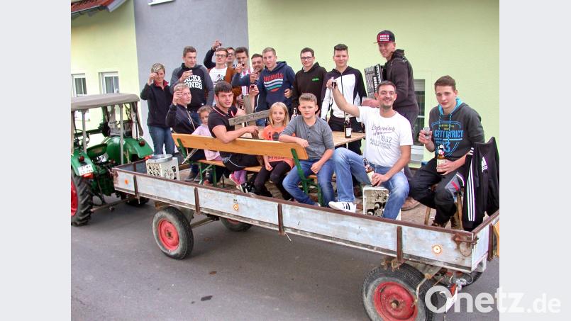 Die Zeulenreuther Jugend stimmt sich bereits auf die viertägige Zelt-Kirwa ein. hai