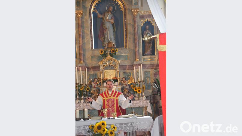 Der scheidende Kaplan Martin Popp feierte im vorigen Jahr in der Bartholomäuskirche mit den Wildeppenriedern dasPatrozinium. frd