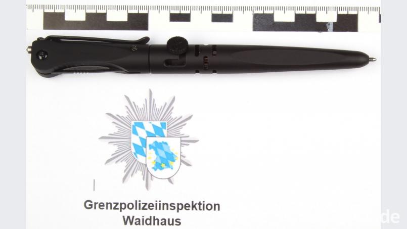 Ein Kugelschreiber als Waffe. Grenzpolizeiinspektion Waidhaus