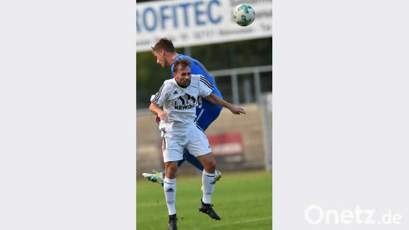 Der 3:1-Heimsieg gegen den FC Tremmersdorf hat der SpVgg SV Weiden II (im weißen Trikot Spielertrainer Marco Lorenz) gut getan. Nun möchten die Youngster vom Wasserwerk im Nachbarduell gegen den FC Weiden-Ost nachlegen. Alfred Schwarzmeier