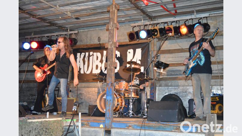 Die Rockband Kubus wartete mit Rock Klassikern der 60er und 70er Jahre auf. bej