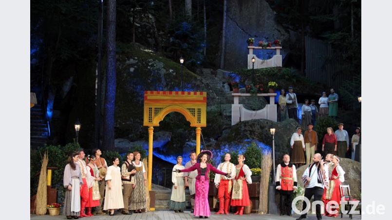 Dem Ensemble der Operettenbühne Wien gelingt mit „Gräfin Mariza“ ein Operetten-Klassiker bei den Luisenburg-Festspielen. Holger Stiegler