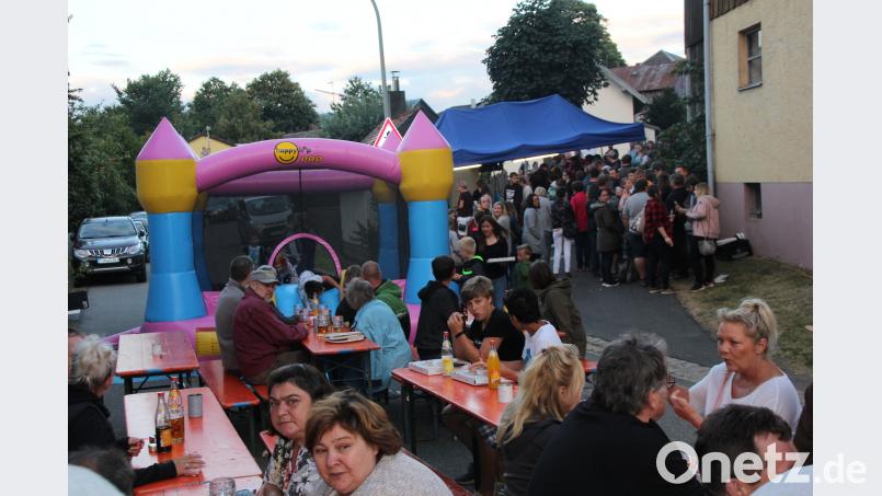 Hermannsreuther Dorf- und Backofenfest: Mächtig was los am am Dienstagabend beim 28. Hermannsreuther Dorf- und Backofenfest. kro