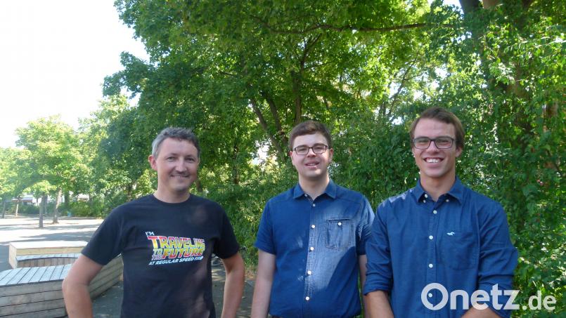 Sie haben gut lachen: Oberstufenkoordinator Markus Koller mit Julian Scheipl und Markus Maier (von links). exb