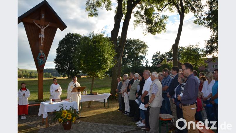 Das traditionelle Kreuzfest in Unterlind bekommt in diesem Jahr einen außergewöhnlichen Charakter. Erstmals erklingt die kürzlich neu geweihte Glocke im neuen Turm. dob