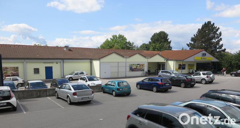 Der Edeka-Markt in Wackersdorf soll abgerissen und neu gebaut werden. Hirsch