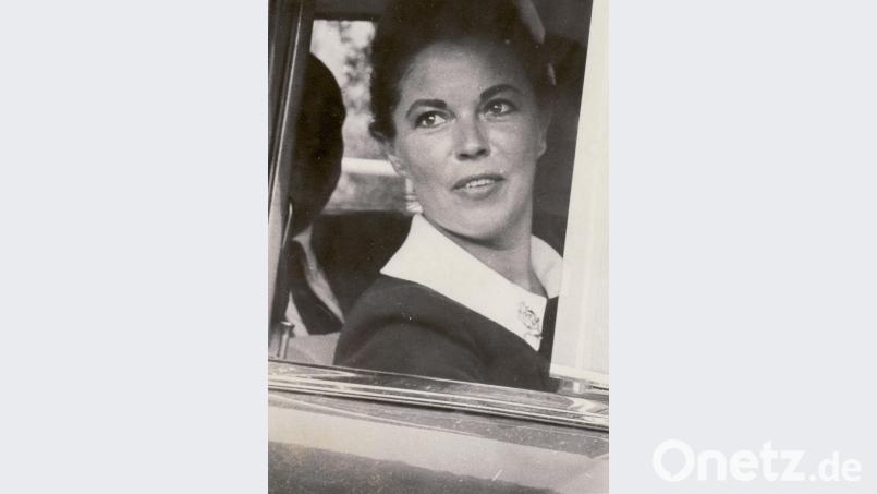 ShirleyTemple am 22. August 1968 am Grenzübergang in Waidhaus in einem Diplomatenwagen. Heinz Hoffmannbeck; Album Hans Welzel