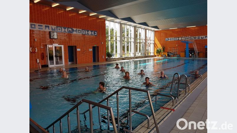 Die „Wasserratten“ freuen sich, dass das Hallenbad in Moosbach endlich wieder geöffnet ist. gi