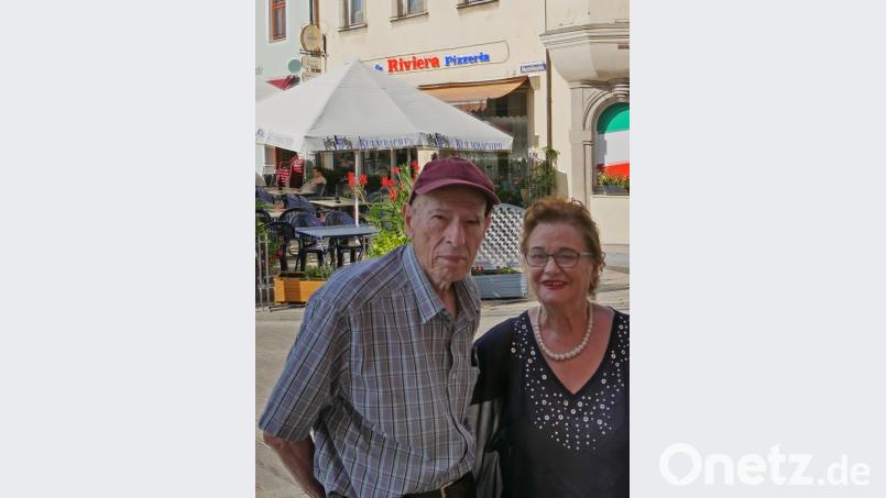 Danilo und Maria Marzinotto betreiben seit 50 Jahren die Eisdiele und Pizzeria "Riviera" am unteren Marktplatz in Tirschenreuth. tr