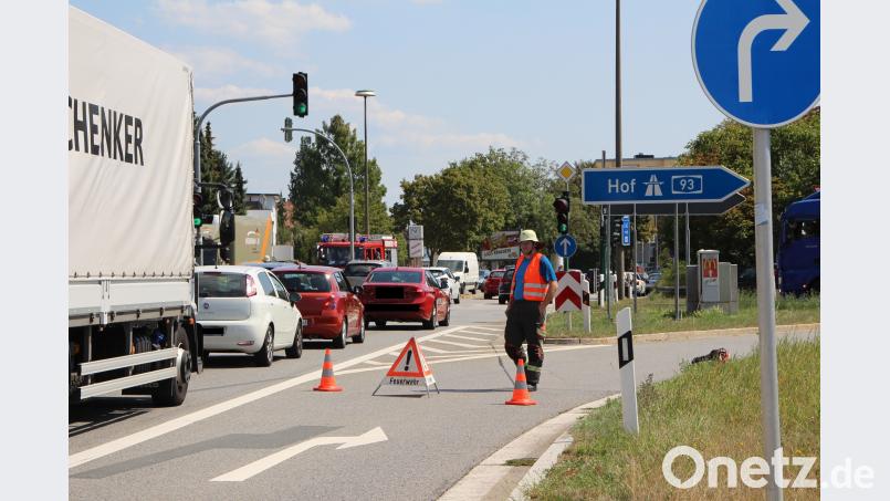 Stau nach einem Unfall auf der A93 zwischen Pfaffensteiner und Prüfeninger Tunnel. Auer, Alexander