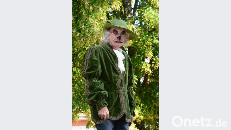 Johannes Rupprecht spielt den gestiefelten Kater und hat für die Erzählungen auch die Texte geschrieben. bey