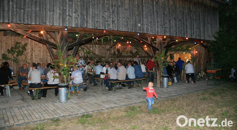 Das Weinfest des Schönhaider Opel-Clubs ist nicht zu Unrecht eine der beliebtesten Veranstaltungen im Ort. Gefeiert wurde - wie alle Jahre - im Dorfstadel wro