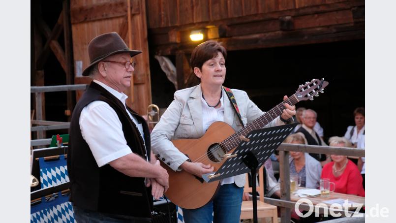"I und sie" trugen gefühlvolle Lieder vor. twi