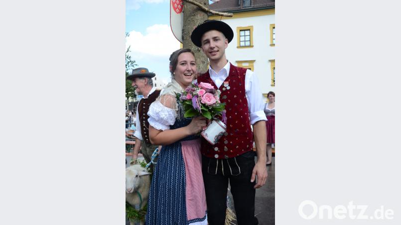 Laura Gebhardt und Lukas Stümpfl als Oberkirwapaar. Bild: mag