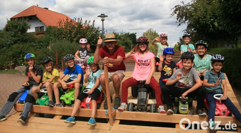 Einmal im Jahr schlüpft OWV Vorsitzender Peter Hasenfürter in die Rolle eines Rennleiters. Bis auf ein paar selbstverursachte Fehlstarts aber hat er alles im Griff. wro