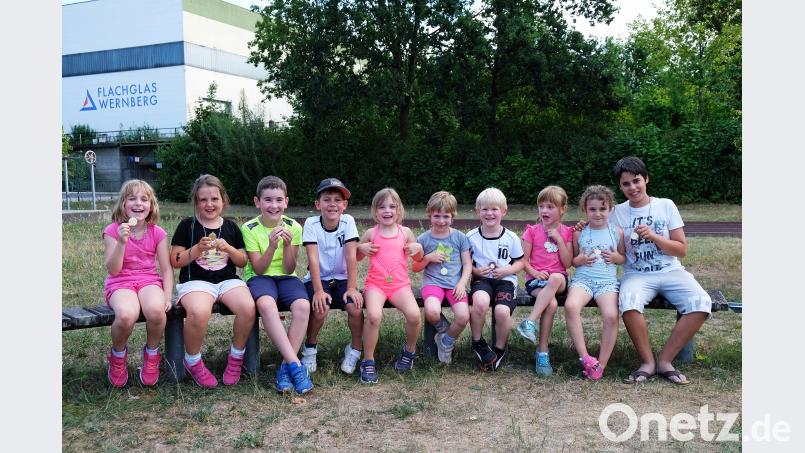 Die Kinder freuten sich über ihre Medaillen twi