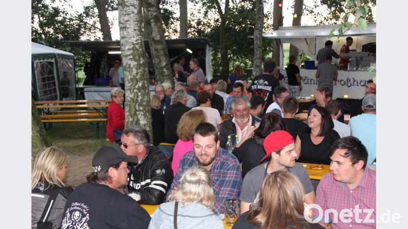 Unter stattlichen Birken lädt die SG Großkonreuth jedes Jahr zum „Birkerlfest“ ein. kro