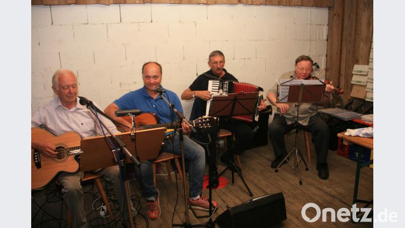 Zeitlose Musik spielte „Zeitlos“ aus Mitterteich. wro