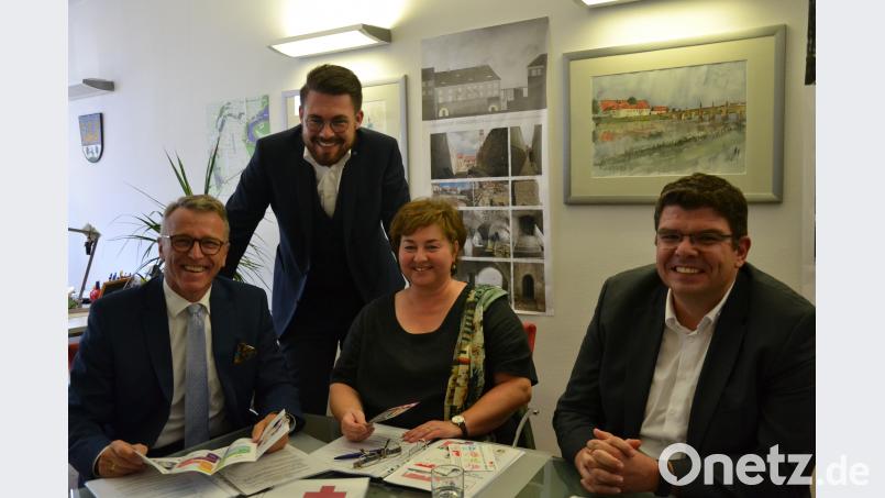 Blicken in eine positive Zukunft für „Leben plus“: Bürgermeister Franz Stahl, stellvertretender BRK-Kreisgeschäftsführer Sven Lehner, Quartiersmanagerin Cornelia Stahl und BRK-Kreisgeschäftsführer Holger Schedl. szl