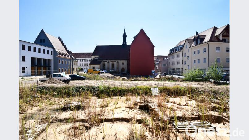 Stillstand auf dem Bürgerspitalgelände in Amberg. Bevor die Bauarbeiter anrücken wird erstmal an den Schreibtischen geschwitzt. Petra Hartl