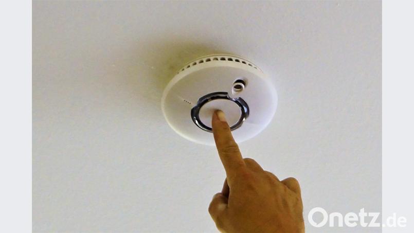 Einmal im Jahr sollte mindestens der Rauchwarnmelder getestet werden. arw