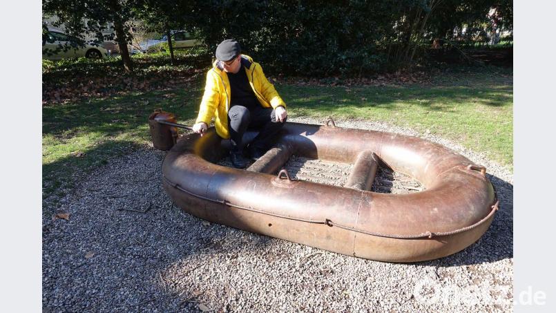 Kapitän Wilhelm Koch durfte schon Probesitzen. Schon bald bekommen auch die übrigen Amberger die Gelegenheit, eine „virtuelle“ Rund mit dem Schlauchboot aus Stahl zu drehen. Wilhelm Koch