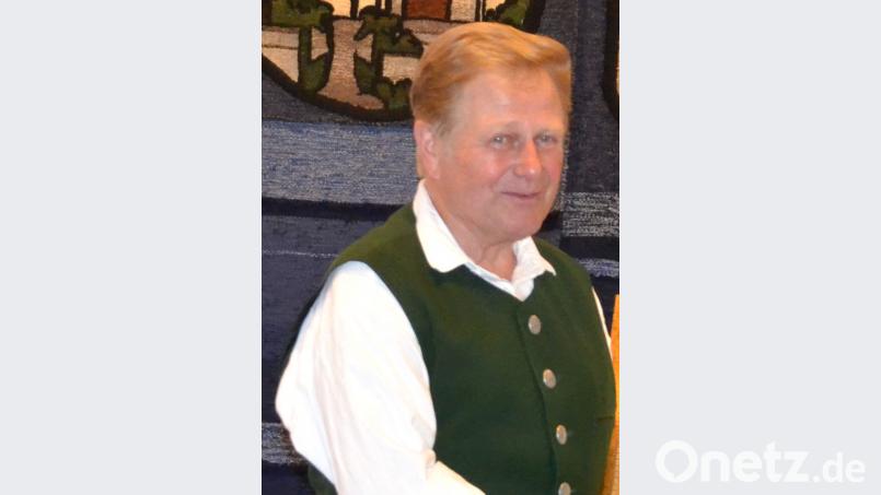 Moosbachs Ehrenbürger und Altbürgermeister Hans Roßmann feiert heute seinen 75. Geburtstag. gi