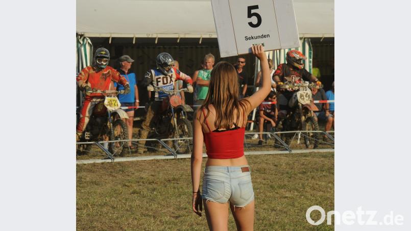 Hallo Jungs, auf die Zeitanzeige achten, nicht nur auf das Nummern-Girl, sonst verpasst ihr den perfekten Start. gf
